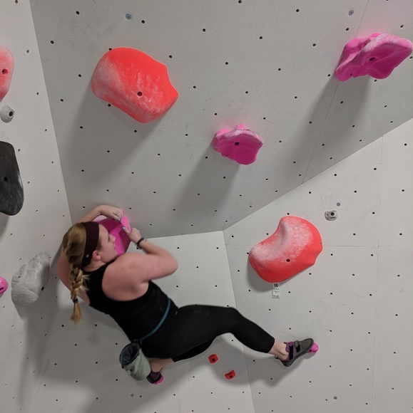 Meet your Posher, Caitlin - Picture 2 of 4